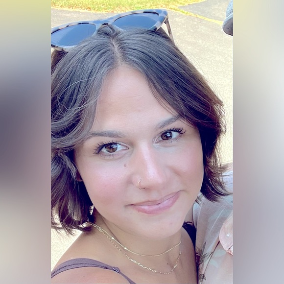 Meet your Posher, Tiffany - Picture 1 of 1